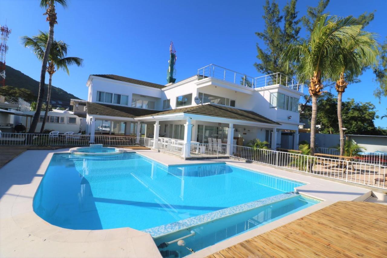 The Beach House - West Coast Mauritius Ривьер-Нуар Экстерьер фото