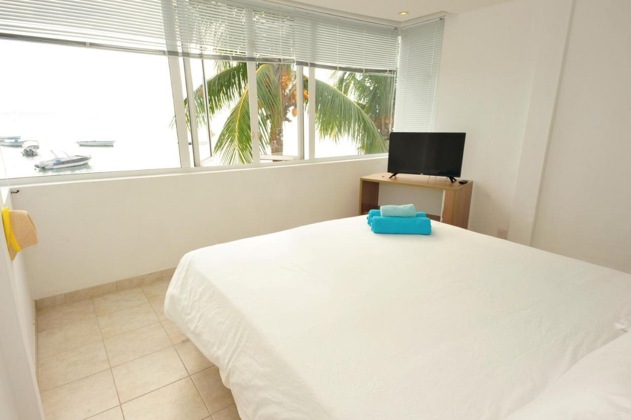 The Beach House - West Coast Mauritius Ривьер-Нуар Экстерьер фото